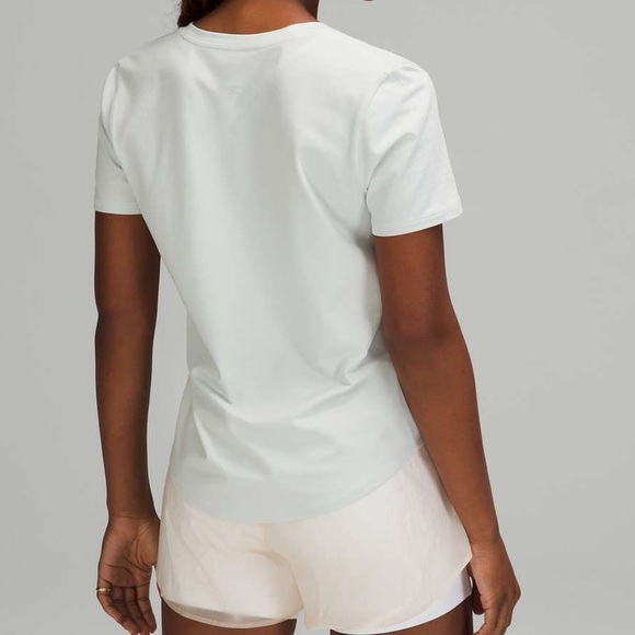 Women’s 6 Lululemon Love Tee Short Sleeve V-Neck T-Shirt White Ocean Air - Picture 7 of 7